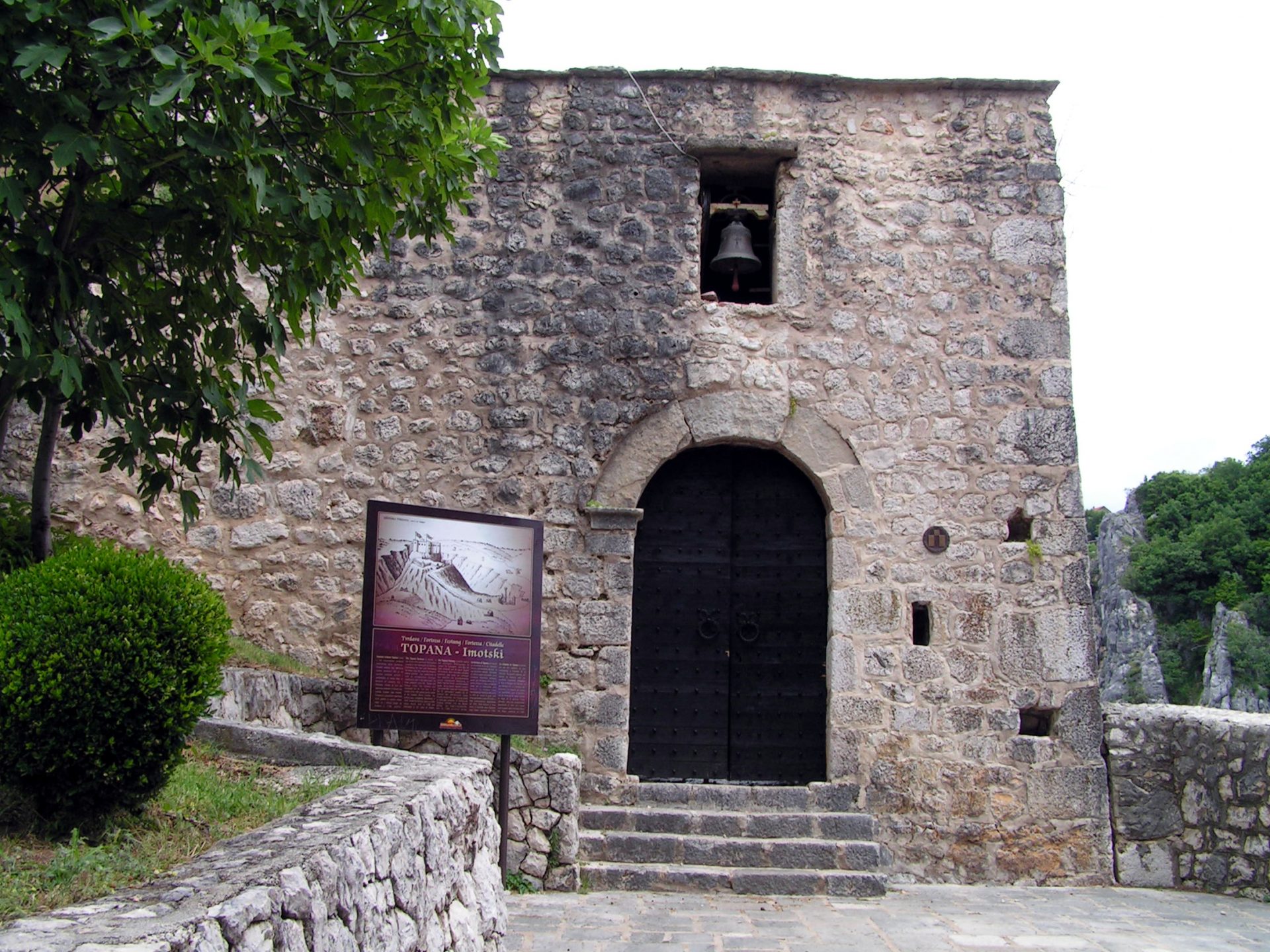 Vstup do hradu Topana, Imotski, Chorvátsko